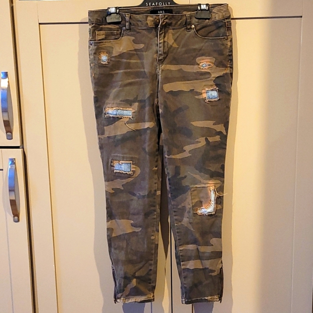 ABS by Allen Schwartz denim camo jeans. Sz 29